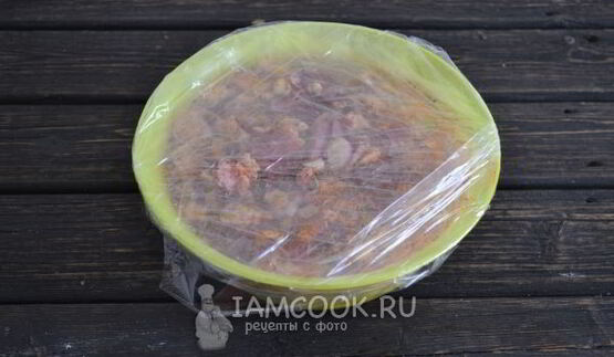 шашлык в духовке в банке на шпажках