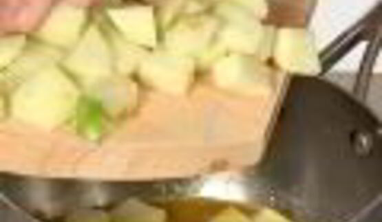 свиной шницель с яблочным соусом