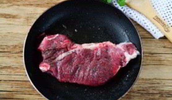 французский перченый стейк