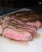 Говяжий стейк на гриле с чесноком, имбирем и апельсинами