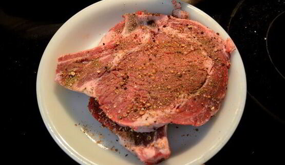 говяжьи стейки на гриле