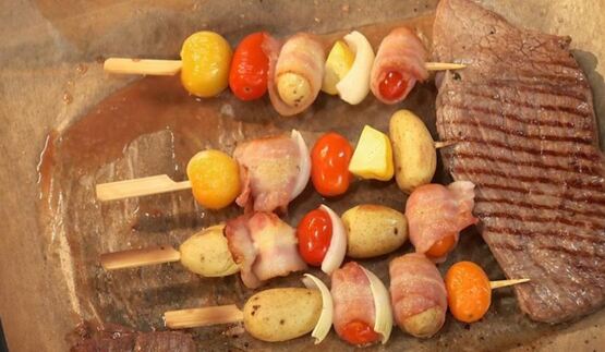 микс-стейк с овощным шашлычком