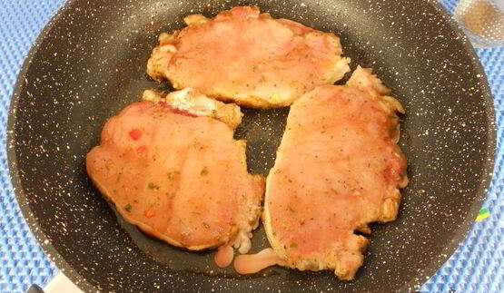 острые свиные стейки с мандариново-медовым соусом