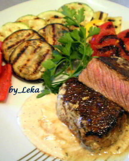 Рецепт перечного раундрамба-стейка с грилованными овощами