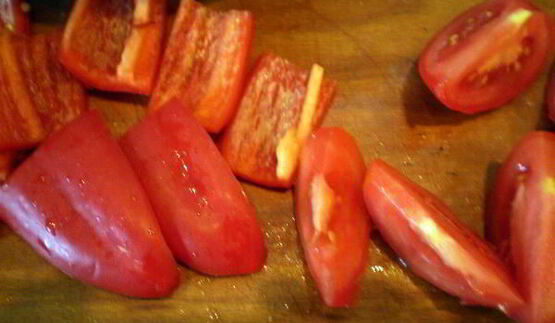 перечный раундрамб-стейк с грилованными овощами