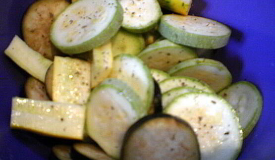 перечный раундрамб-стейк с грилованными овощами