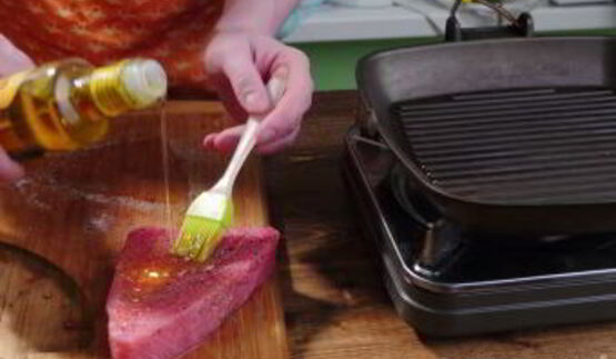 рыбный стейк из тунца