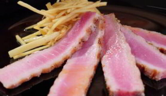 рыбный стейк из тунца