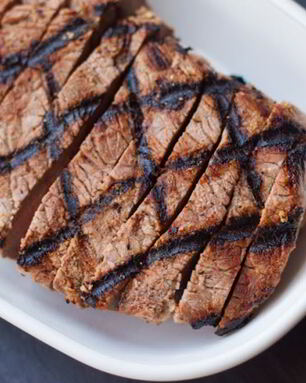 Стейк из говядины на гриле