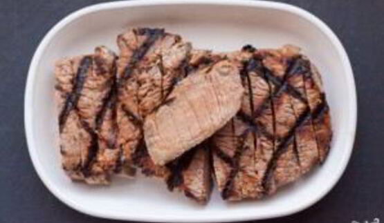 стейк из говядины на гриле