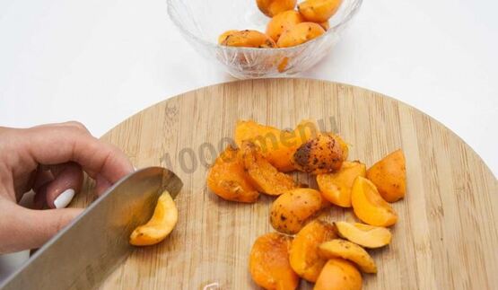 стейк из говядины с абрикосовыми дольками