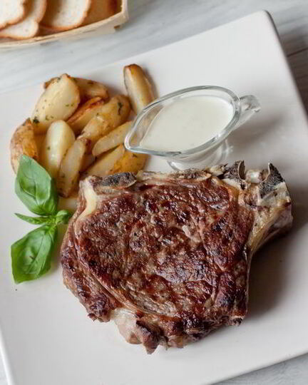 Рецепт стейка из говядины со сливочным соусом из голубого сыра