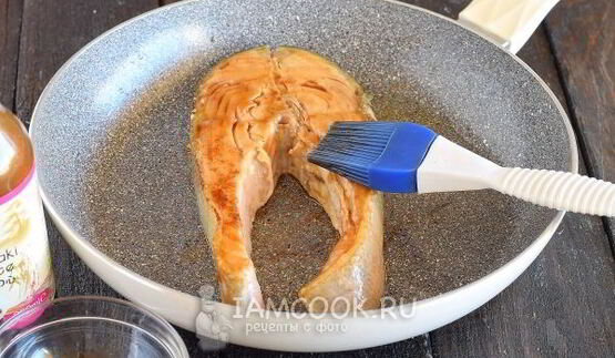 стейк из семги на сковороде