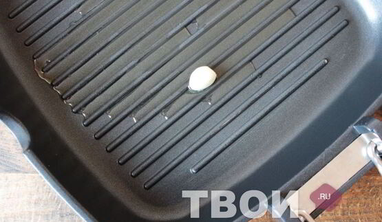 стейк из свинины на сковороде