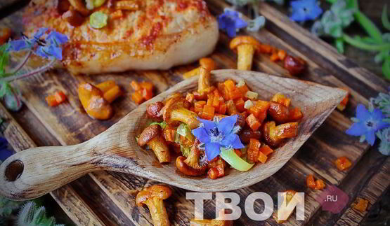 стейк из свинины на сковороде