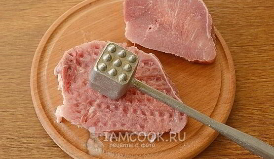 стейк из свинины в фольге