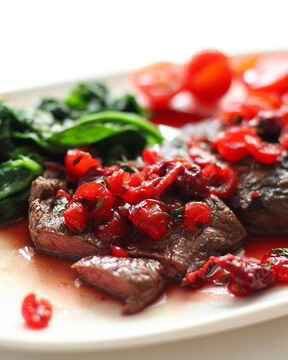 Стейк из вырезки с вишневым соусом