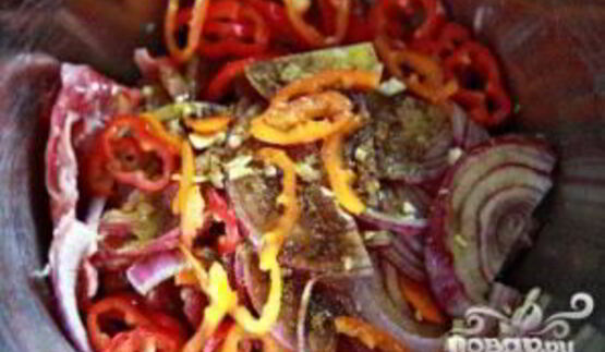 стейк со сладким картофелем и соусом из петрушки