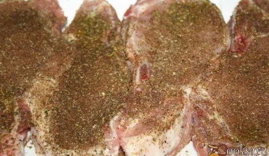 стейки из свиной корейки в томатном маринаде