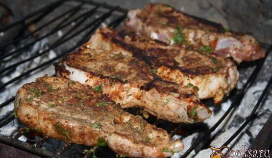 стейки из свиной корейки в томатном маринаде