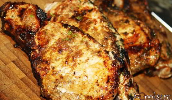 стейки из свиной корейки в томатном маринаде