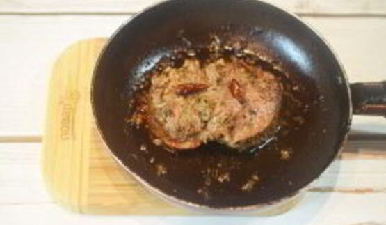 стейки с соусом адобо