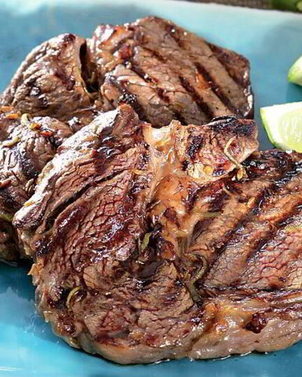 Рецепт стейков в пикантном маринаде из лайма и ананаса