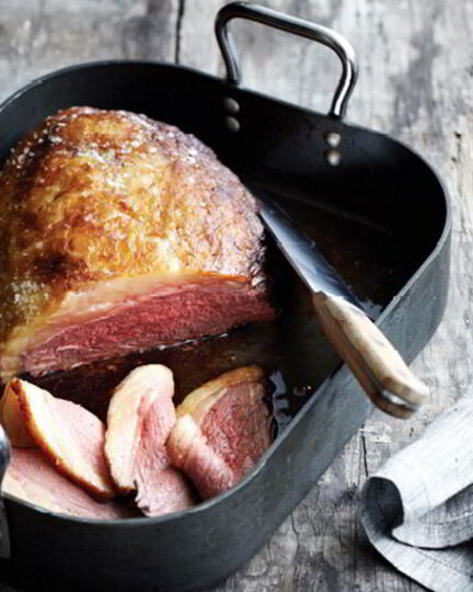 Рецепт запеченного стейка из костреца с черничным соусом