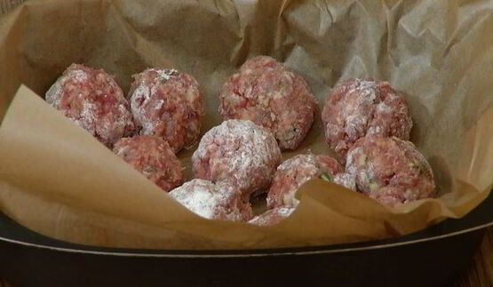 булочки с тефтелями