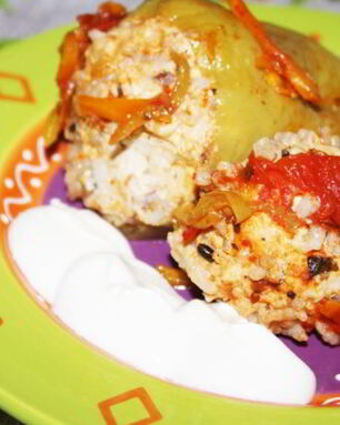 Фаршированные перцы и тефтели со свининой, курицей и кабачком