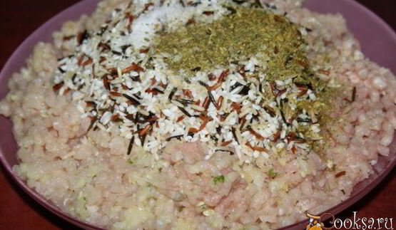 фаршированные перцы и тефтели со свининой, курицей и кабачком