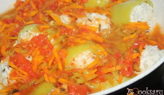 фаршированные перцы и тефтели со свининой, курицей и кабачком