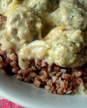 Куриные тефтели со шпинатом и творогом