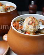 Куриные тефтели в горшочках