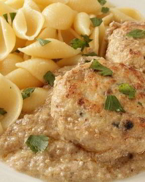 Куриные тефтели в пикантном грибном соусе