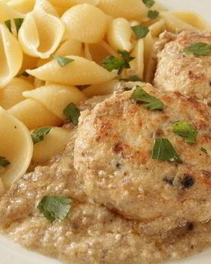 Куриные тефтели в пикантном грибном соусе