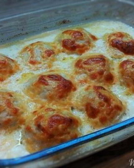 Рецепт куриных тефтелей в сметанном соусе