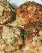 Мясные тефтели с рисом в сливочном соусе