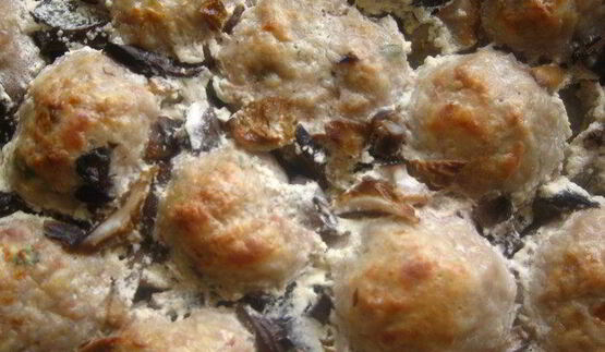 нежнейшие тефтели с овощами под сметанно-грибным соусом