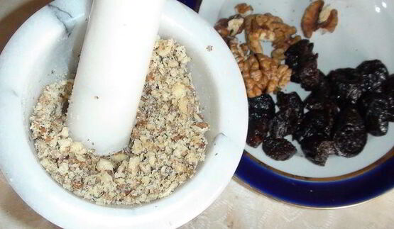 тефтели с черносливом и грецкими орехами