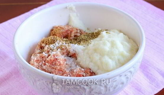 тефтели с картошкой в соусе в духовке