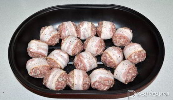 тефтели с маслинами, запеченные в беконе