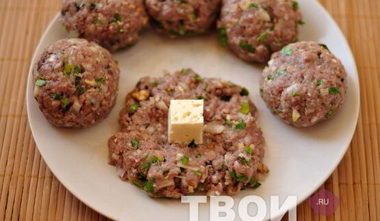 тефтели с сырной начинкой в томатном соусе