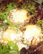 Тефтели со шпинатом под йогуртно-сливочным соусом