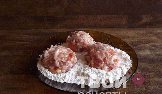 тефтели, тушенные в томатном соусе