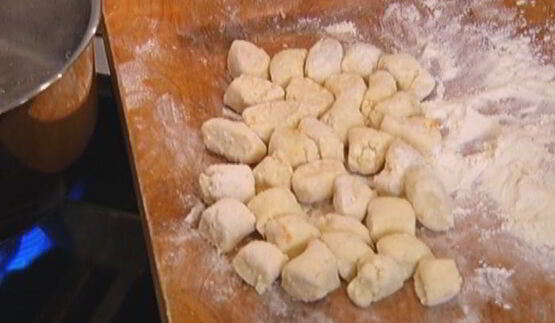 ленивые вареники с клубникой и базиликом