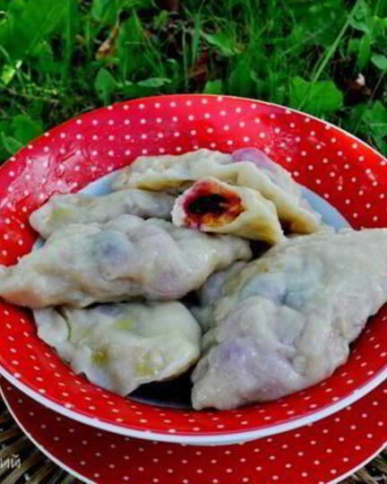 Рецепт вареников с черной смородиной и яблоками