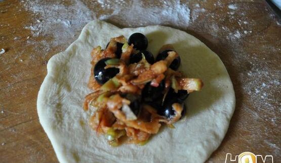 вареники с черной смородиной и яблоками