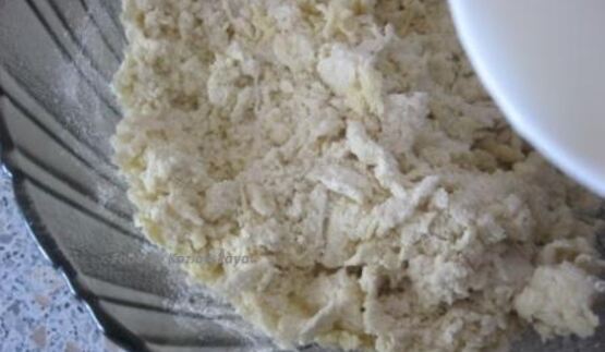 вареники с черносливом, грецкими орехами и медом