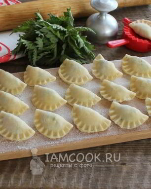 Вареники с крапивой, творогом и сыром